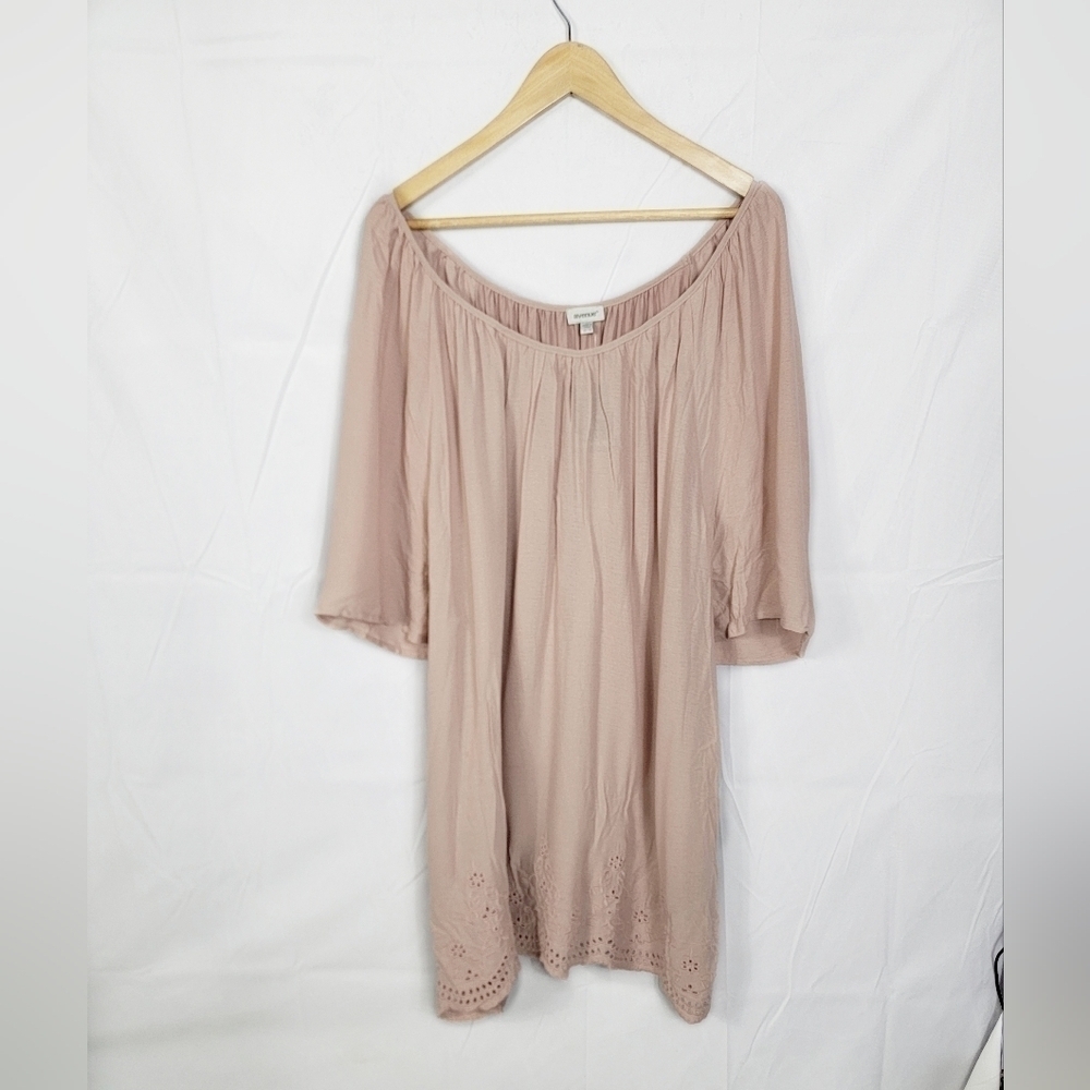 Women's size 26/28 NWT Avenue top